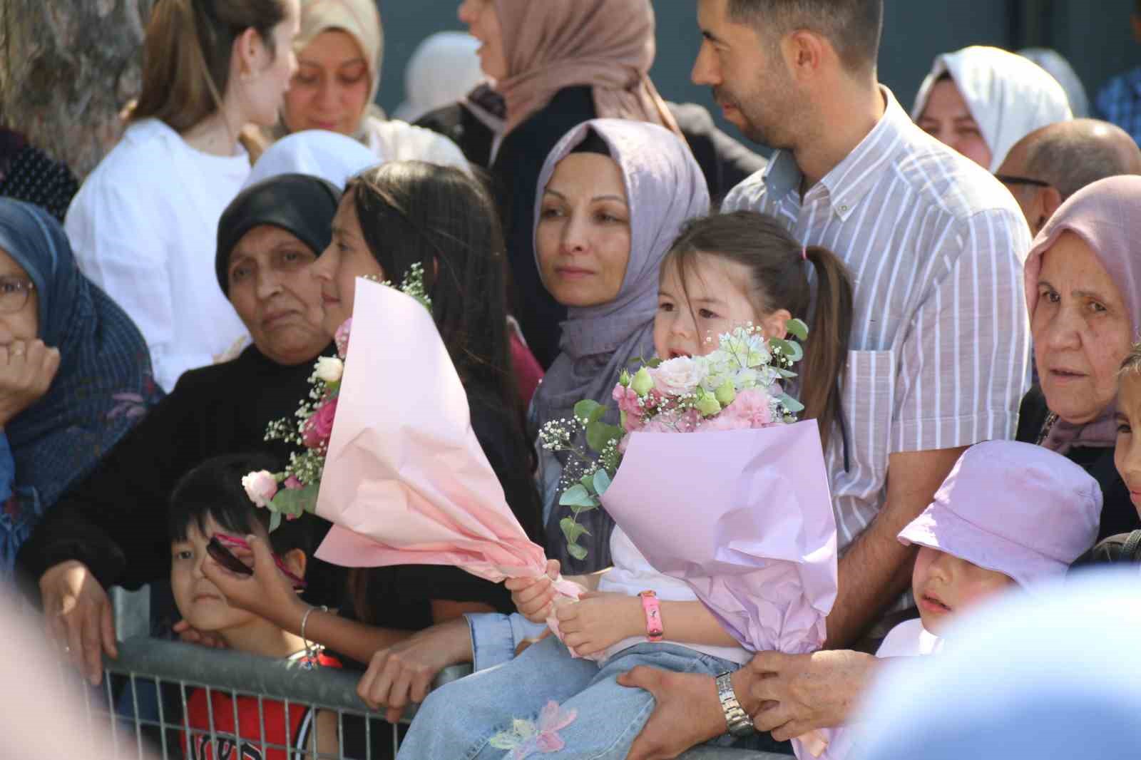 hacdan-donen-dedesini-ve-ninesini-icardinin-hareketiyle-karsiladi