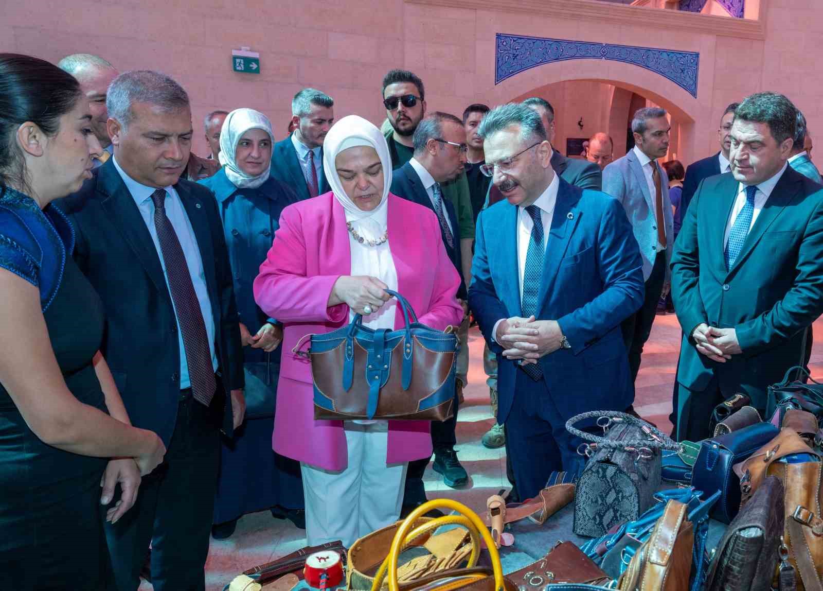 hayat-boyu-ogrenme-yil-sonu-sergisinin-acilis-toreni-yapildi