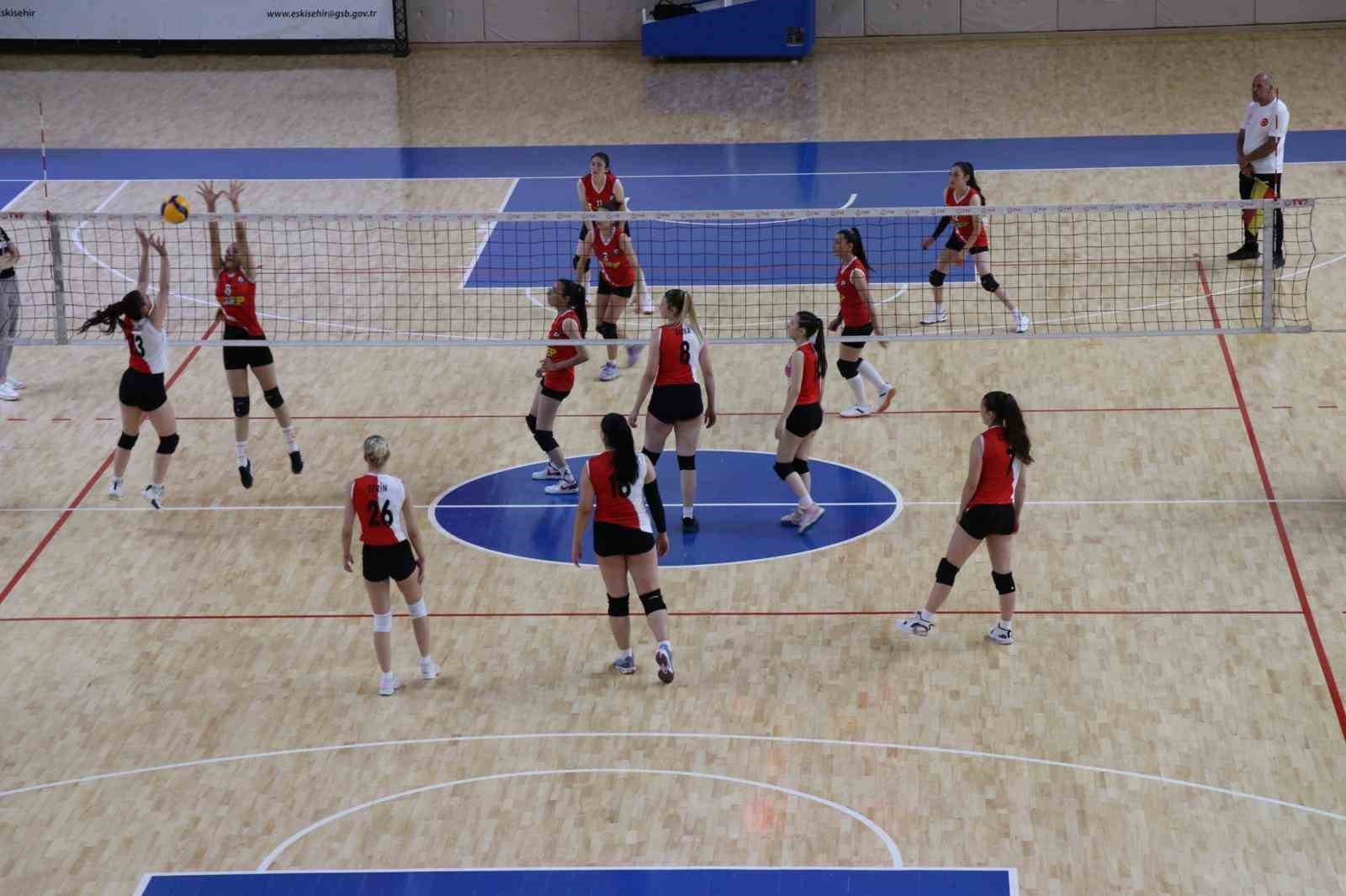 il-emniyet-mudurlugu-tarafindan-duzenlenen-voleybol-turnuvasi-sona-erdi
