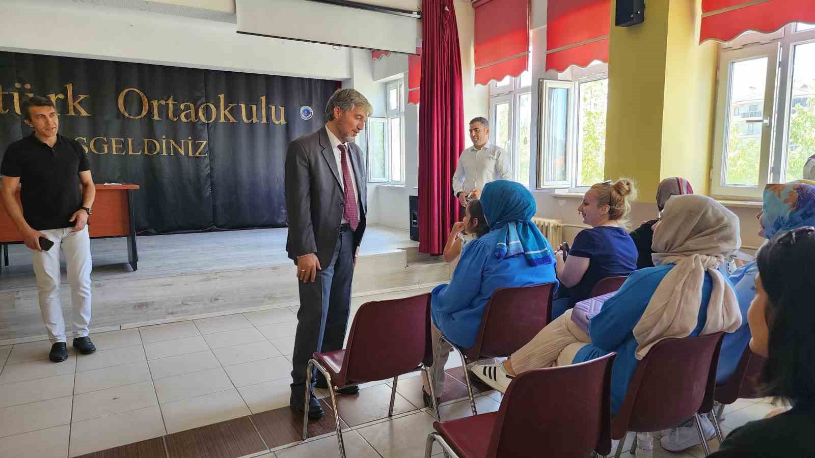 kutahya-mem-muduru-yilmaz-ogretmenlerle-bir-araya-geldi