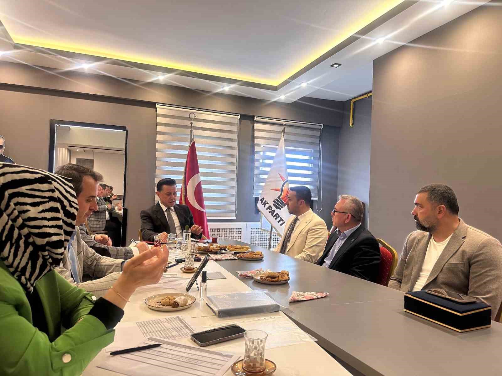 milletvekili-hatipoglu-halk-gununde-vatandaslarin-talebini-dinledi