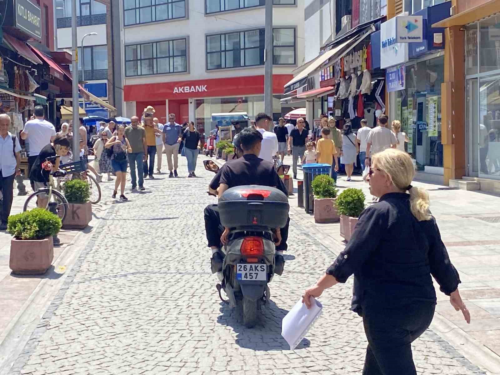 motosikletler-icin-kural-yok-gibi