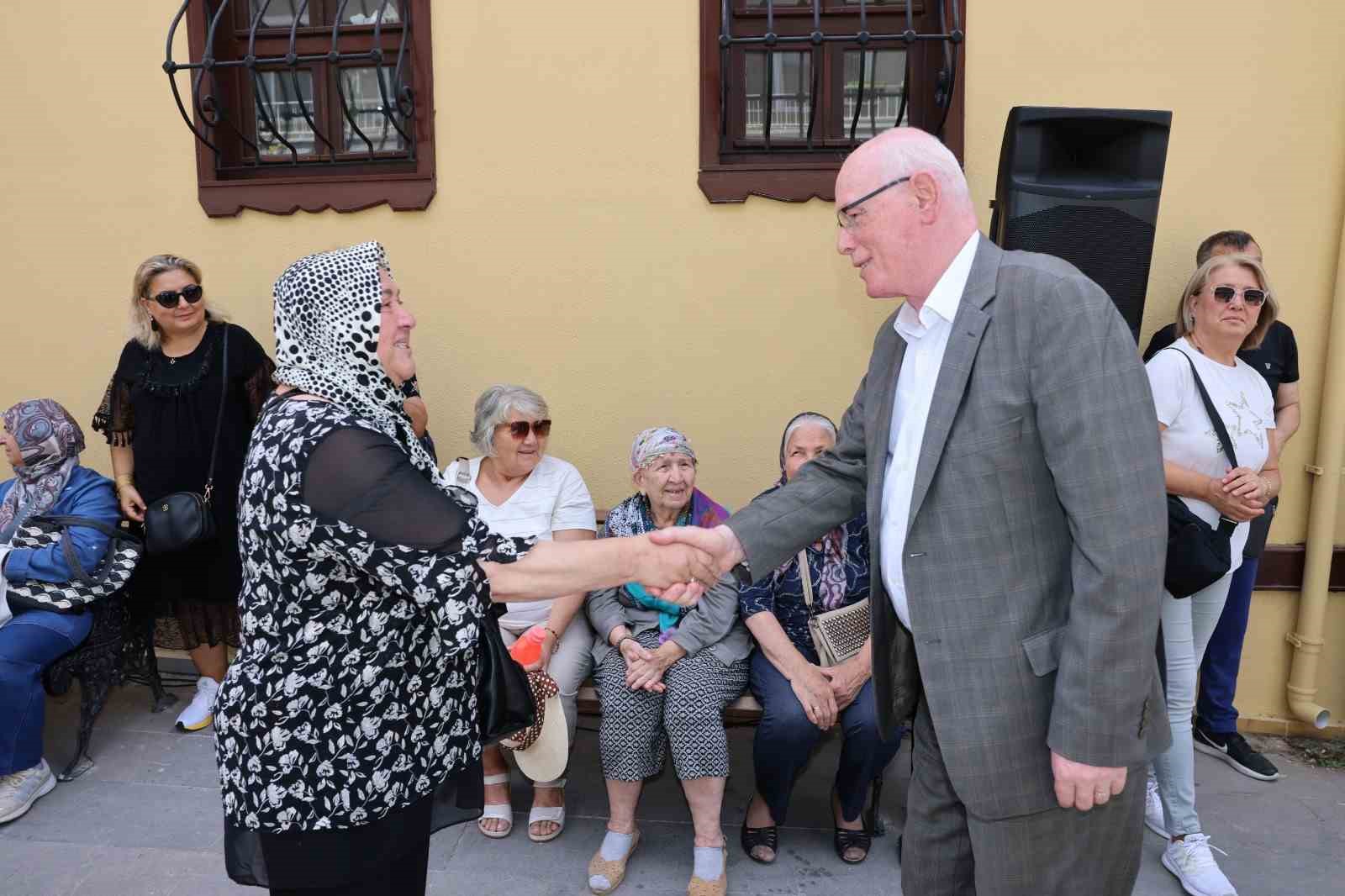 odunpazari-belediyesi-halk-merkezleri-yil-sonu-cini-sergisi-acildi