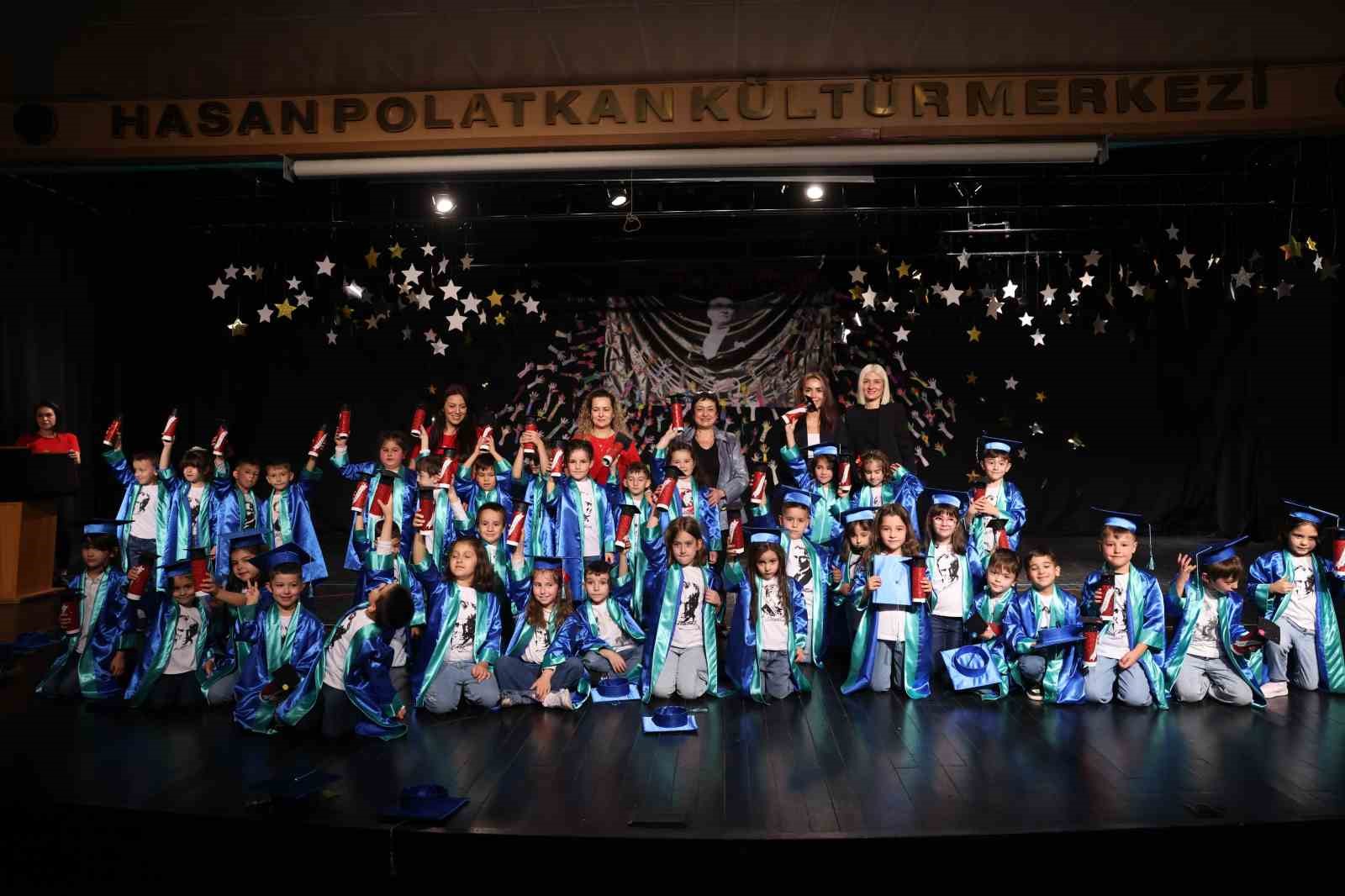 odunpazari-belediyesi-kreslerinde-mezuniyet-coskusu