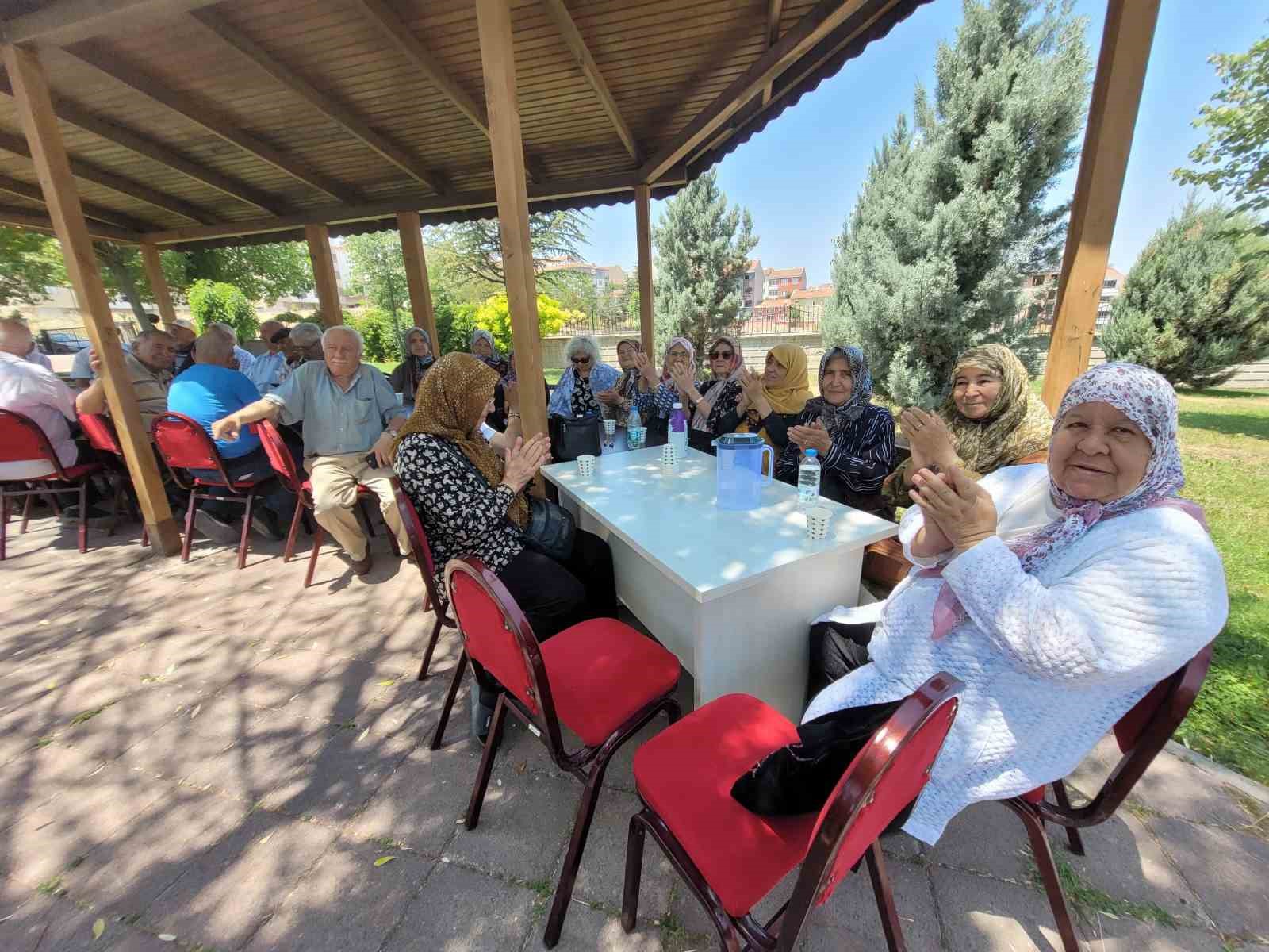 odunpazari-belediyesinden-koca-cinarlar-icin-babalar-gunu-kutlamasi