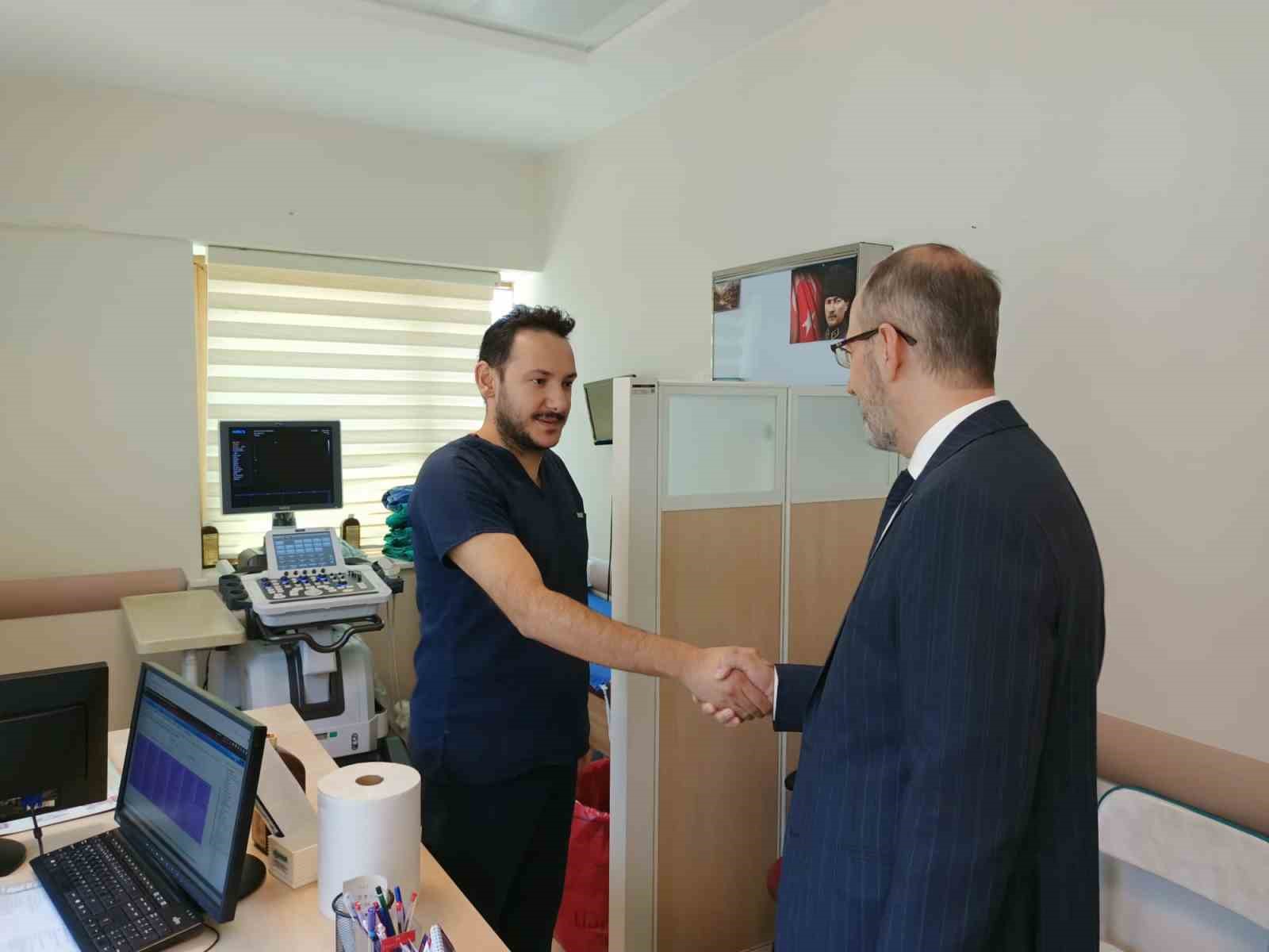 ozturk-cay-ve-sultandagi-devlet-hastanelerini-ziyaret-etti