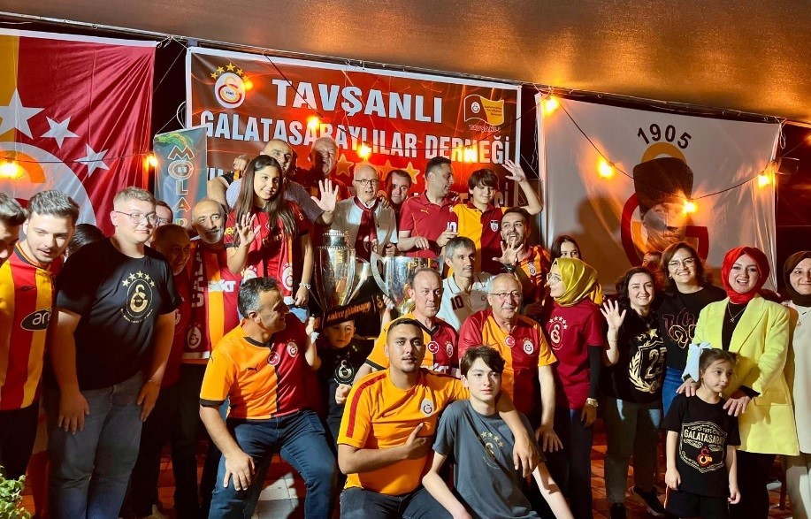 tavsanlida-galatasarayin-25-lig-sampiyonlugu-coskuyla-kutlandi