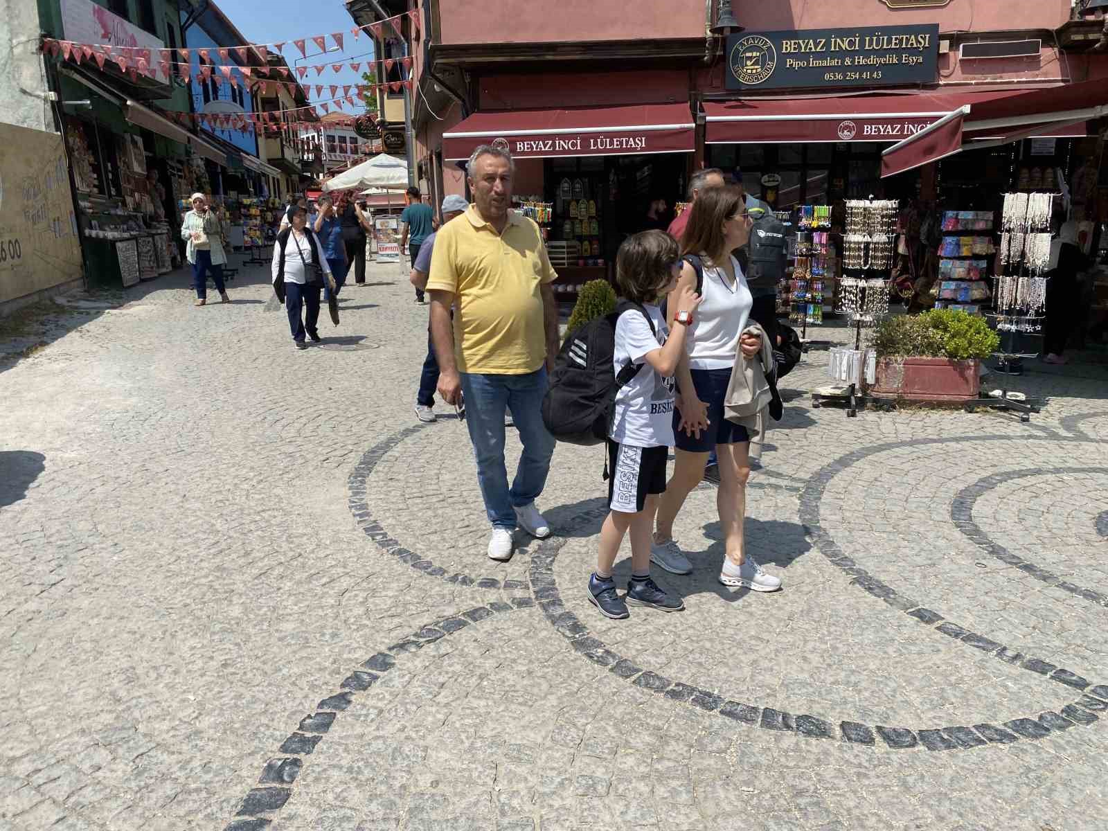 turistler-bayram-tatilinde-tarihi-odunpazari-evlerini-ziyaret-etti