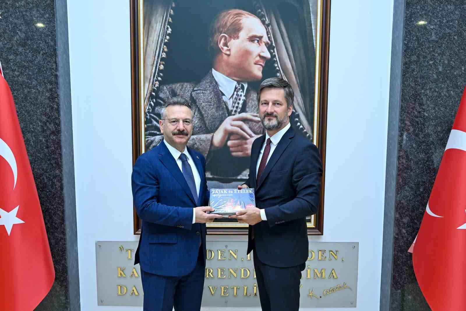 valisi-huseyin-aksoy-buyukelci-viktor-matisi-makaminda-kabul-etti