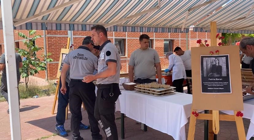 vefat-eden-anadolu-universitesi-ogrencisi-fatma-baran-icin-fakultesinde-helva-dagitildi