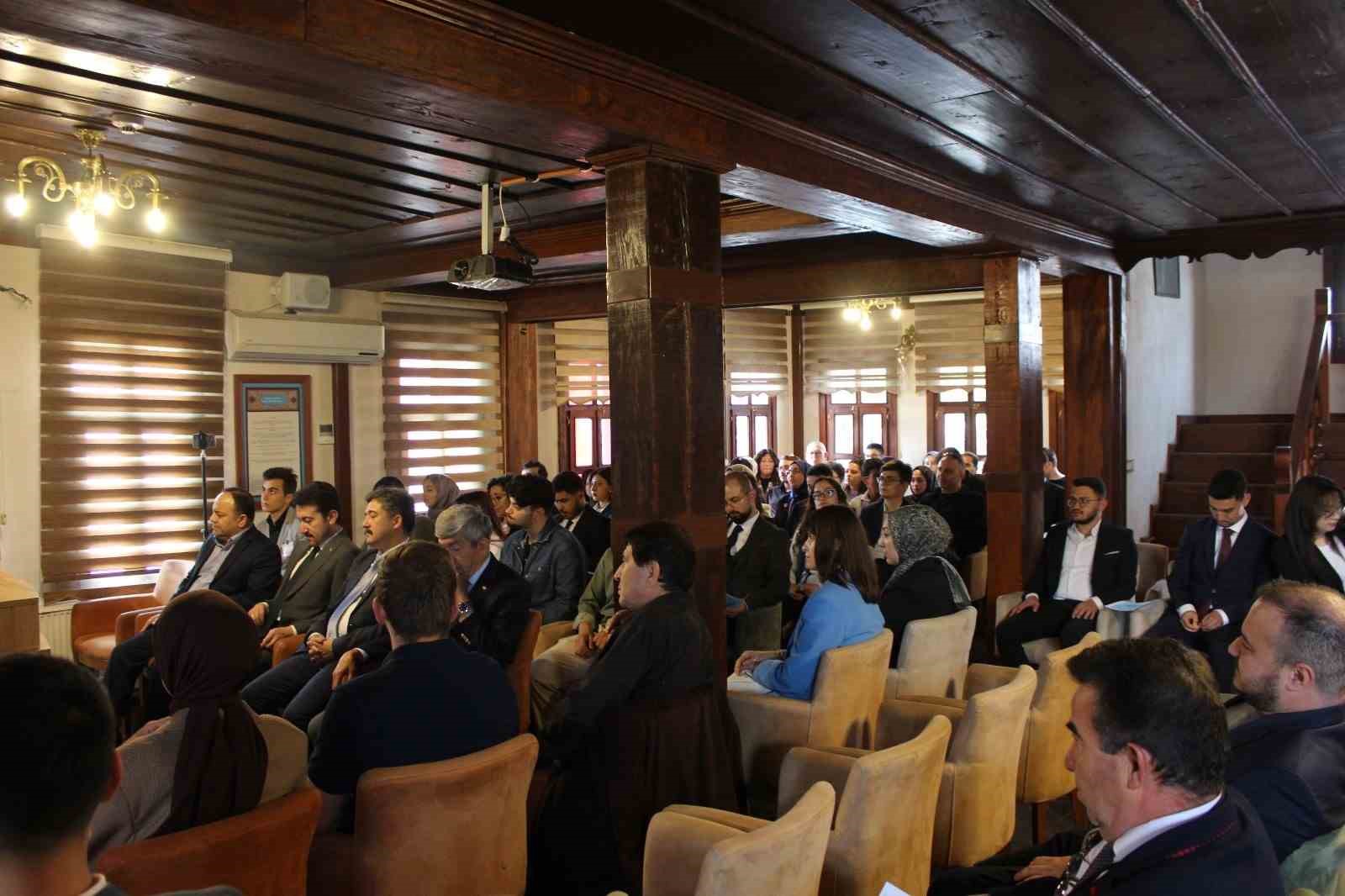 xii-genclik-kurultayi-sonuc-beyannamesi-ilan-edildi