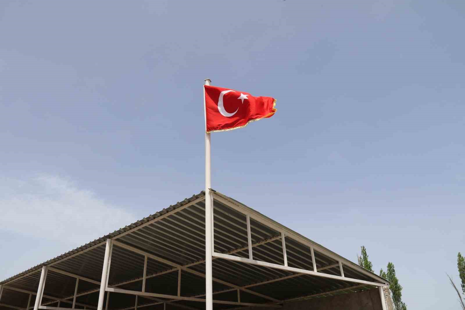 yener-amcadan-milli-silahlar-icin-15-milyonluk-bagis
