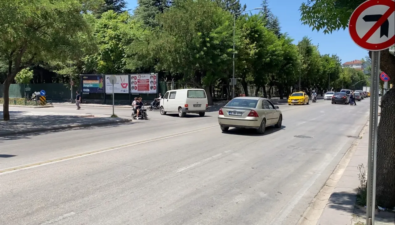sebep-oldugu-kazanin-ardindan-hicbir-sey-olmamis-gibi-yoluna-devam-etti