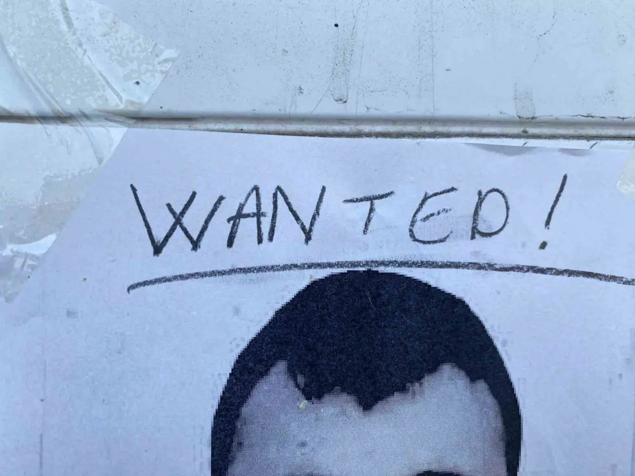 ozel-ders-ilani-uzerindeki-wanted-ibaresi-gorenleri-gulumsetti