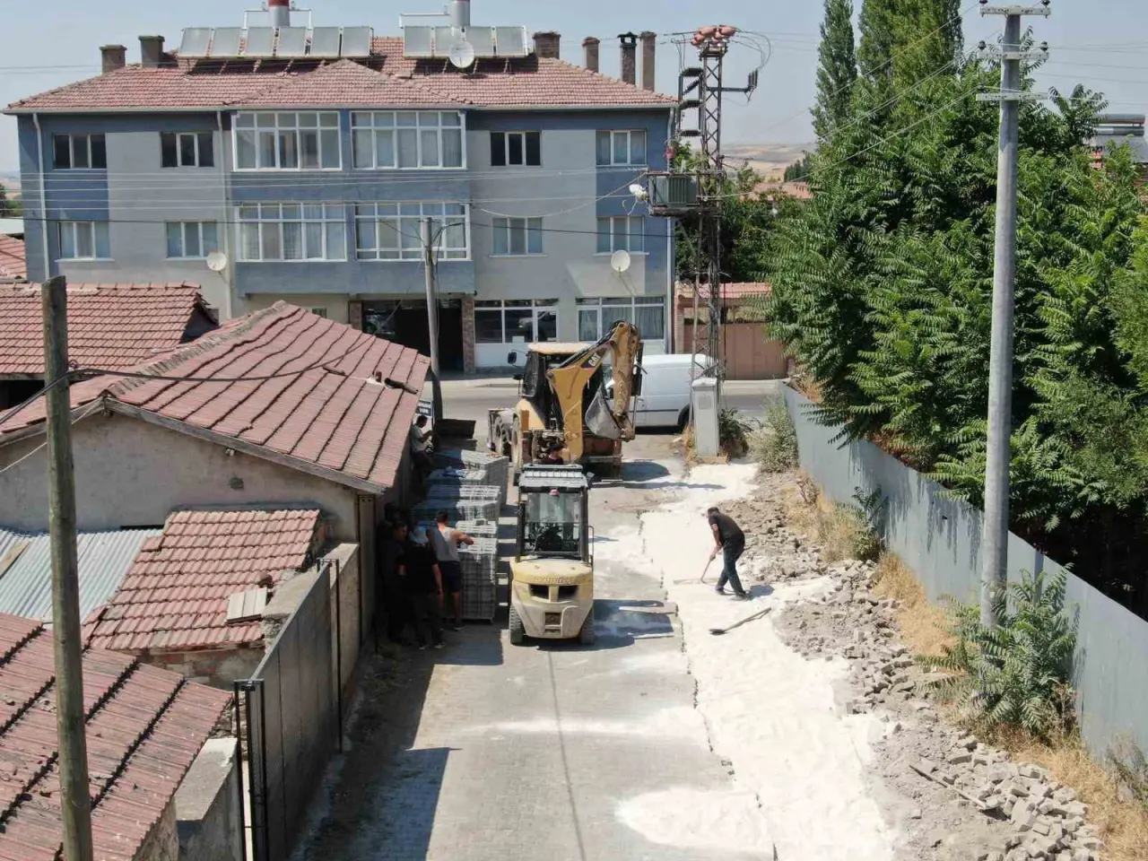 oklubali-mahallesinde-kilitli-tas-doseme-calismalari-suruyor