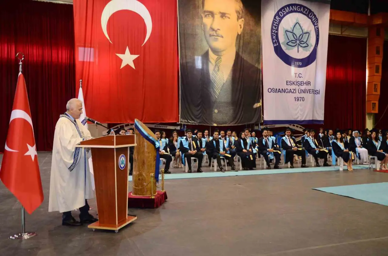 esogu-dis-hekimligi-fakultesi-2025-mezunlarini-verdi