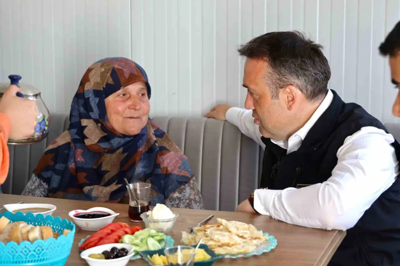 gecici-barinma-merkezinde-ilk-sabah-kahvaltisi