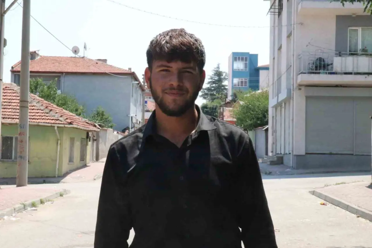 ozel-evin-balkonuna-cansiz-manken-asildi-gorenler-ilk-bakista-ceset-sandi