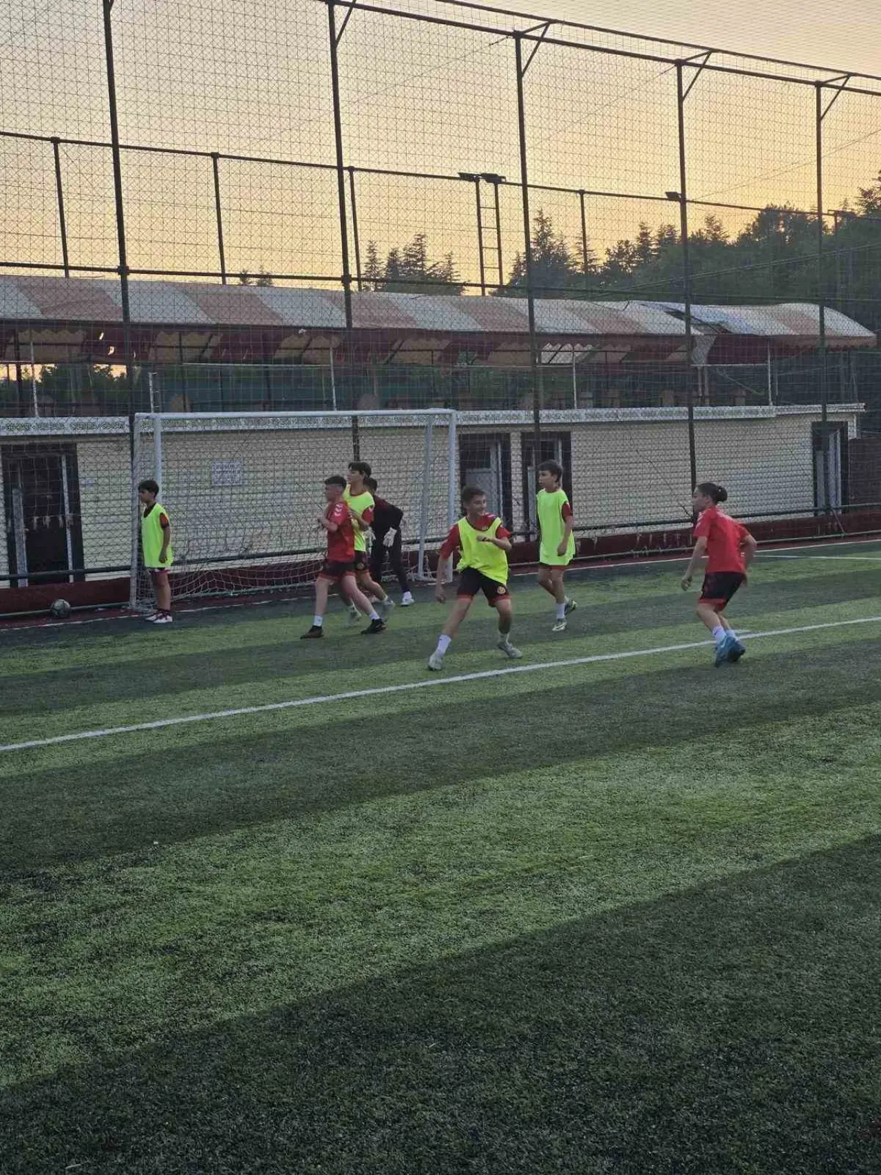 minik-eskisehir-sporlular-top-basi-yaptilar