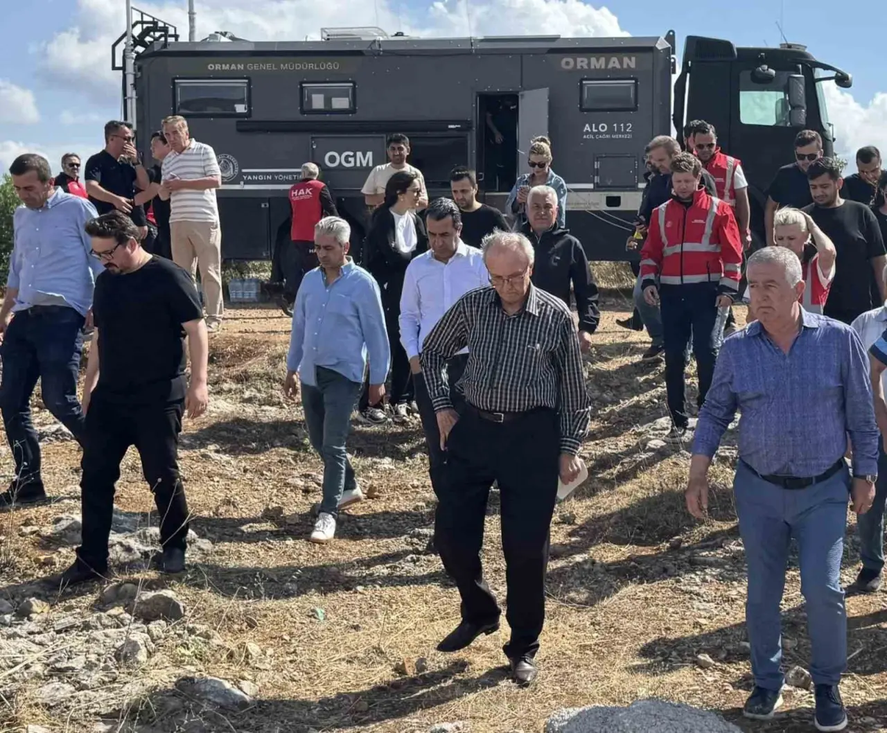 chp-genel-baskan-yardimci-erhan-adem-yangin-bolgesine-geldi