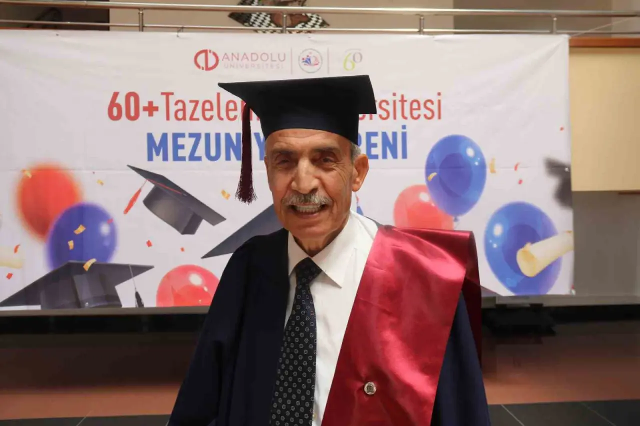 kibris-gazileri-72-yasinda-universiteyi-bitirip-kep-attilar