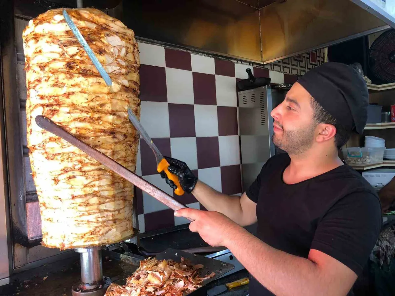 doner-ustalarinin-iki-sicak-arasindaki-zorlu-mucadelesi
