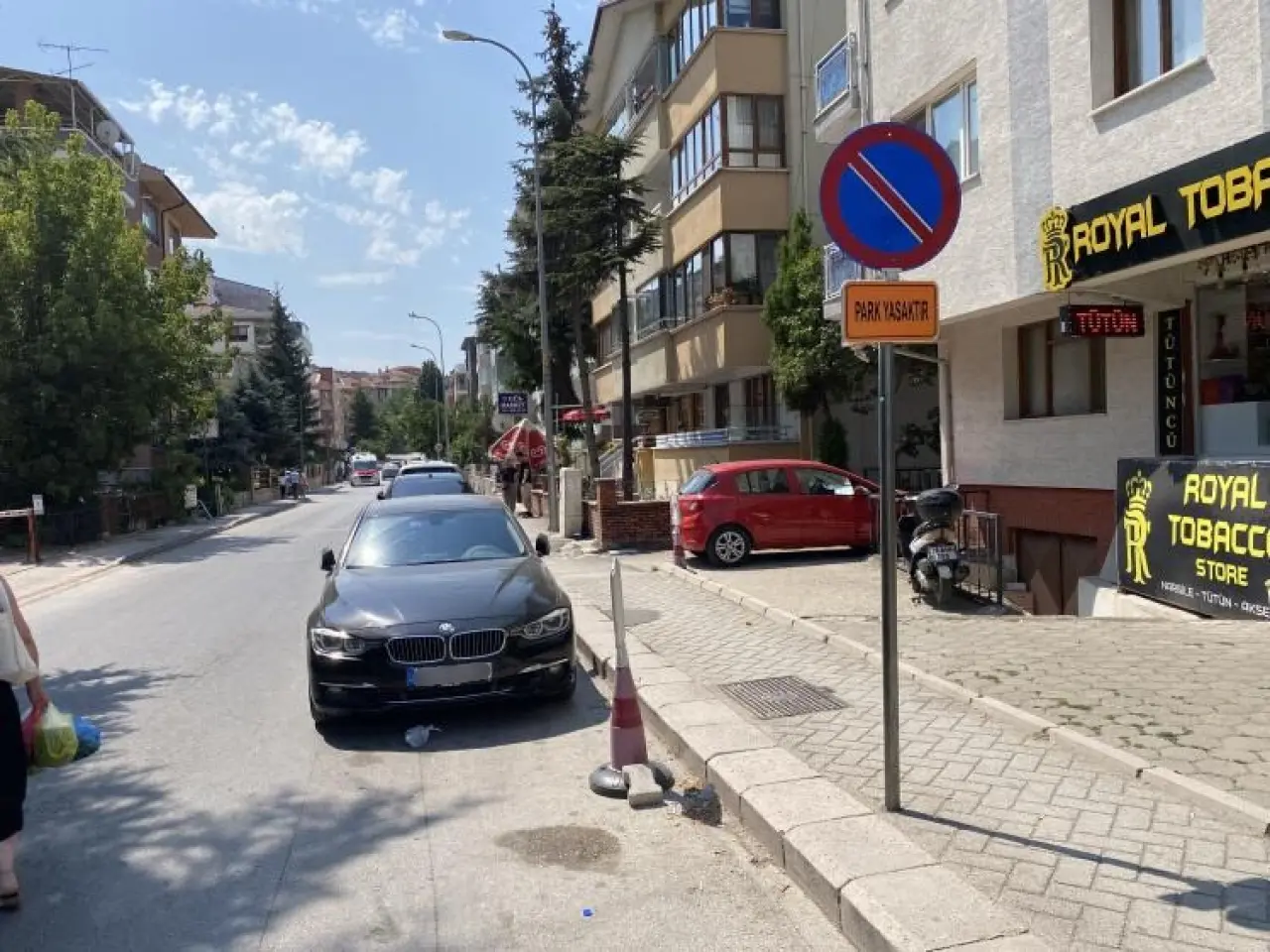 park-yasaktir-tabelasi-bu-sokakta-ise-yaramiyor