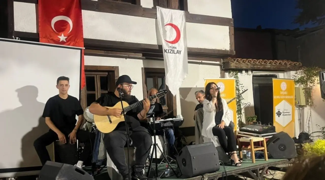kutahya-ogretmen-akademileri-kapanis-programi-coskuyla-tamamlandi
