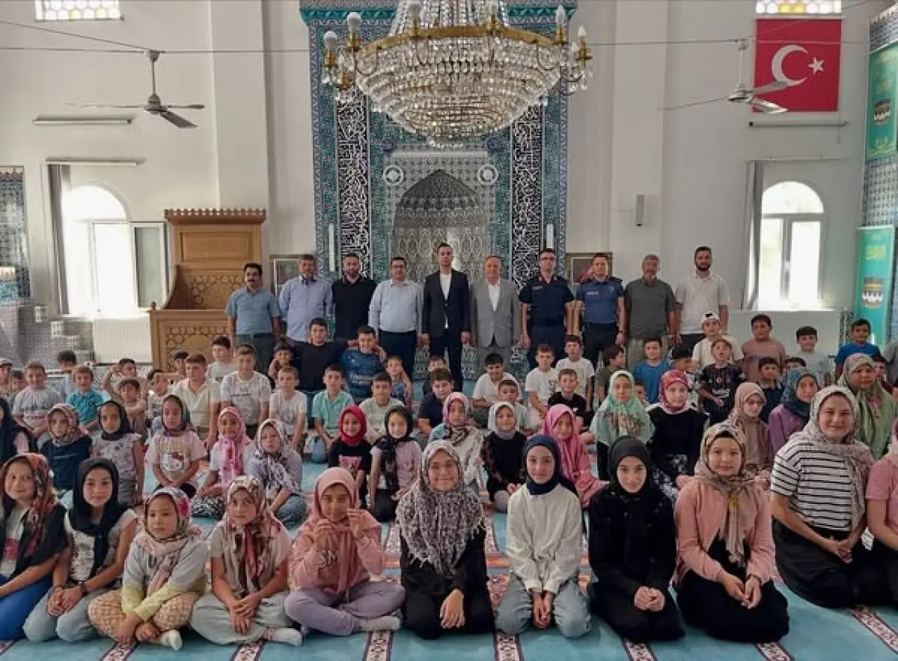 kaymakam-aslan-yaz-kuran-kursu-ogrencileriyle-bulustu