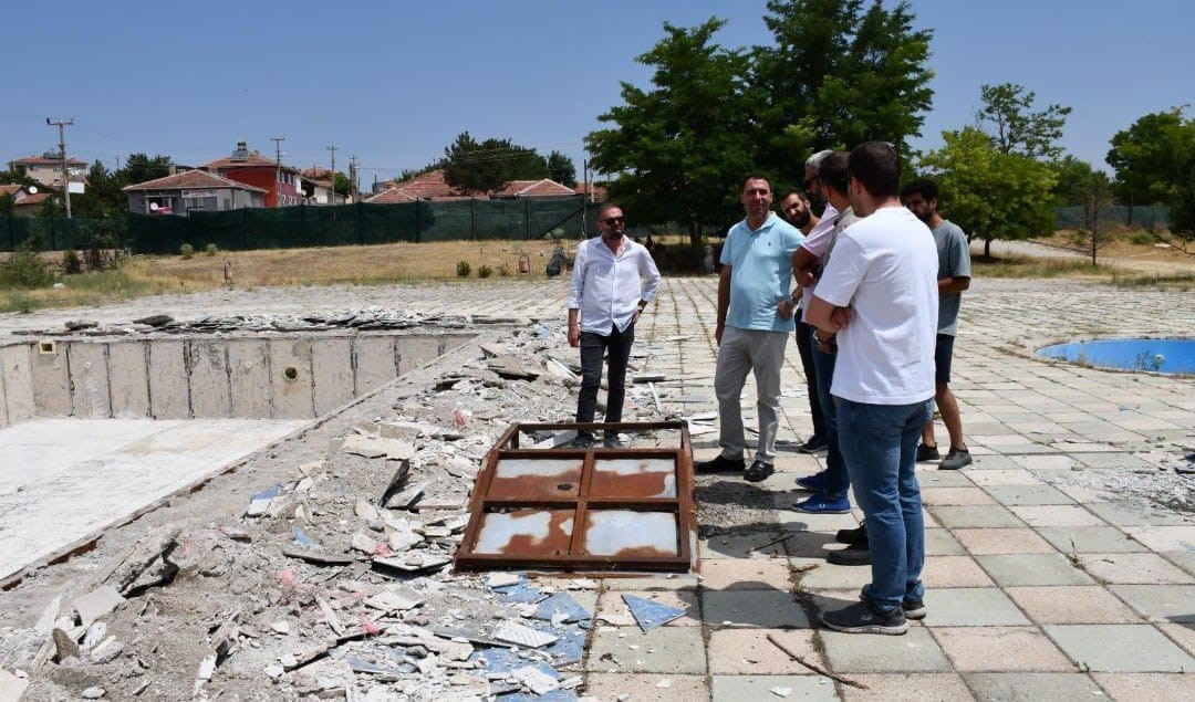 beylikovada-atil-kalan-aquapark-yeniden-hayat-buluyor