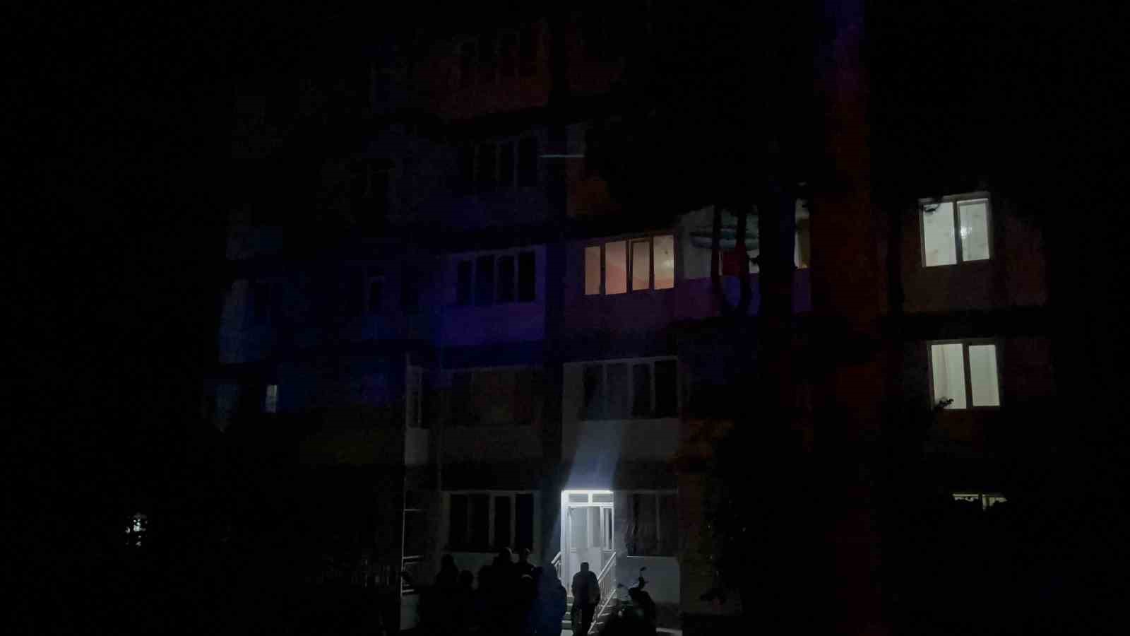 gece-yarisi-yapilan-asilsiz-ihbar-mahalle-sakinlerini-sokaga-doktu
