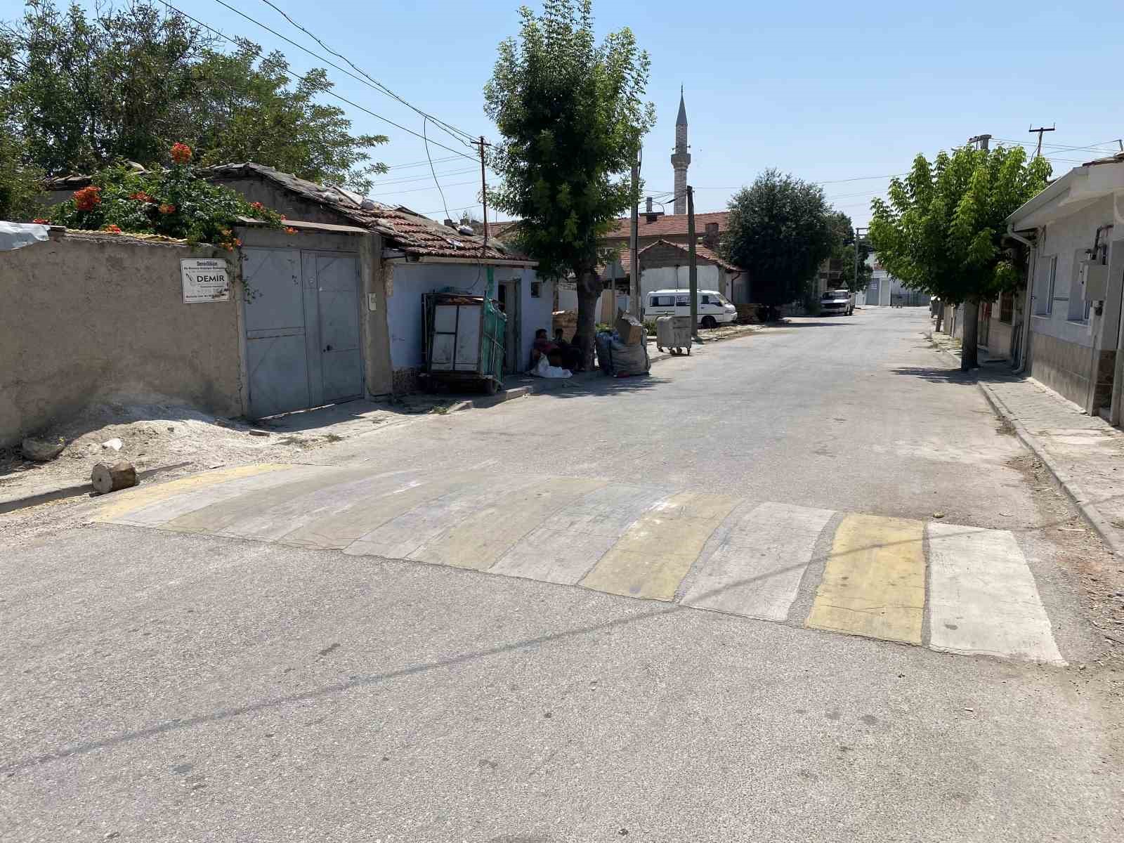 muhtardan-2-sokak-icin-kasis-yapilmasi-talebi