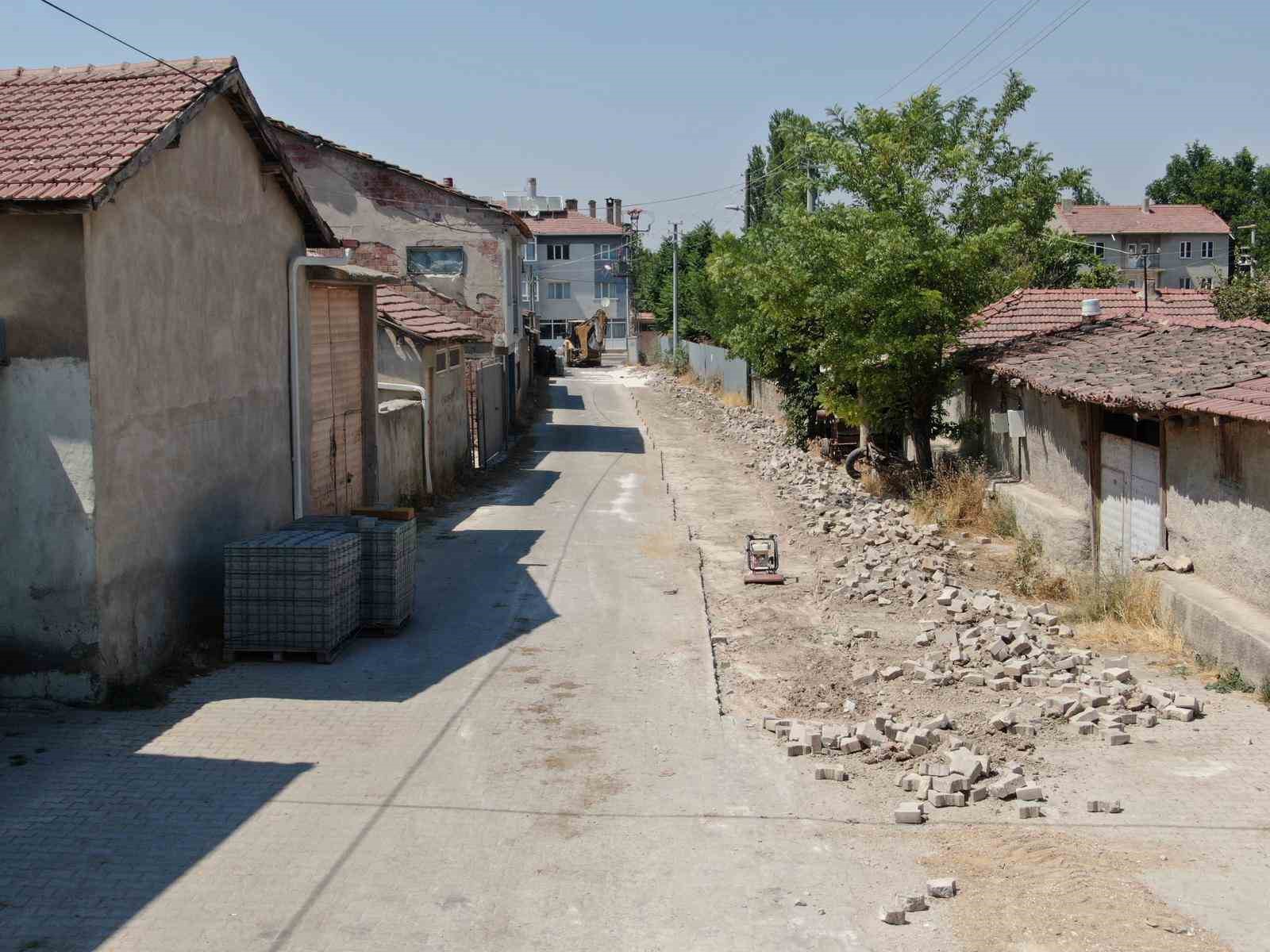 oklubali-mahallesinde-kilitli-tas-doseme-calismalari-suruyor