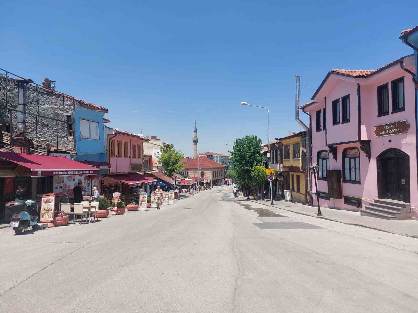 tarihi-odunpazari-bolgesi-esnafi-umudunu-yaz-sonuna-bagladi