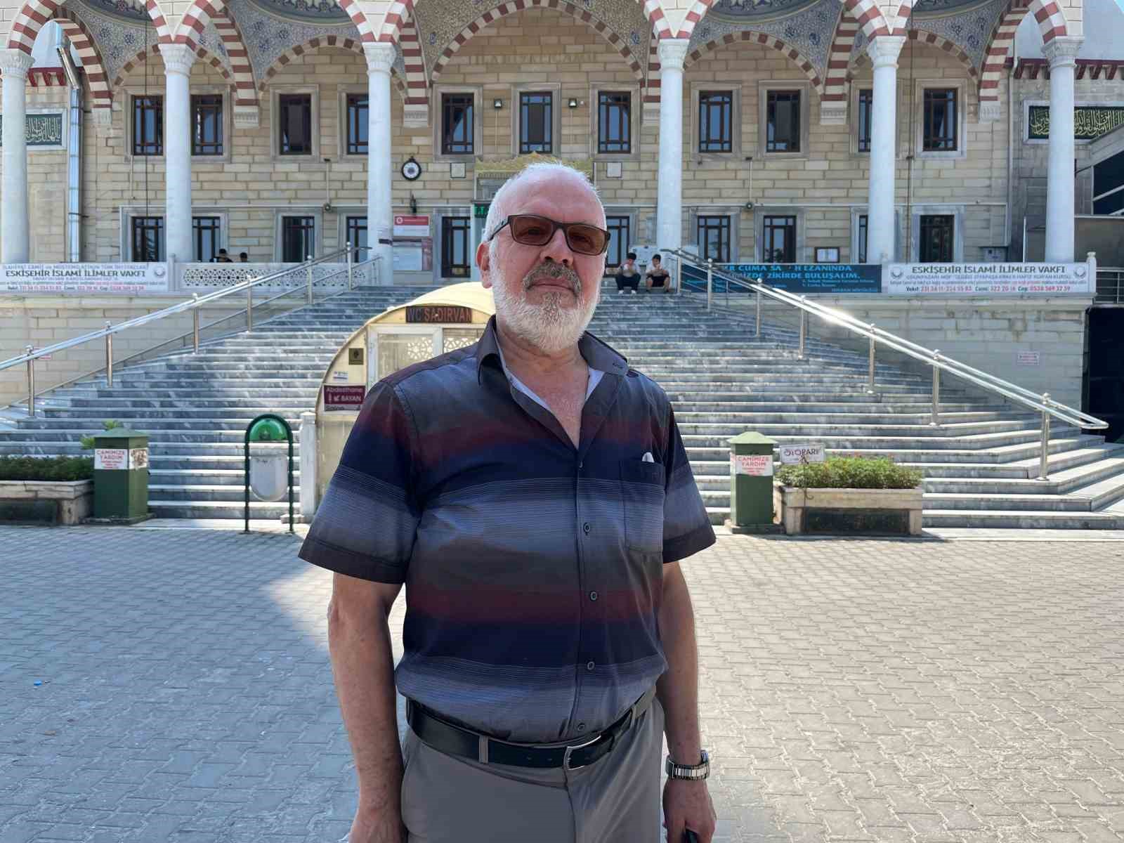 vefat-eden-oglu-icin-kuran-kursu-ogrencilerine-ikramda-bulundu