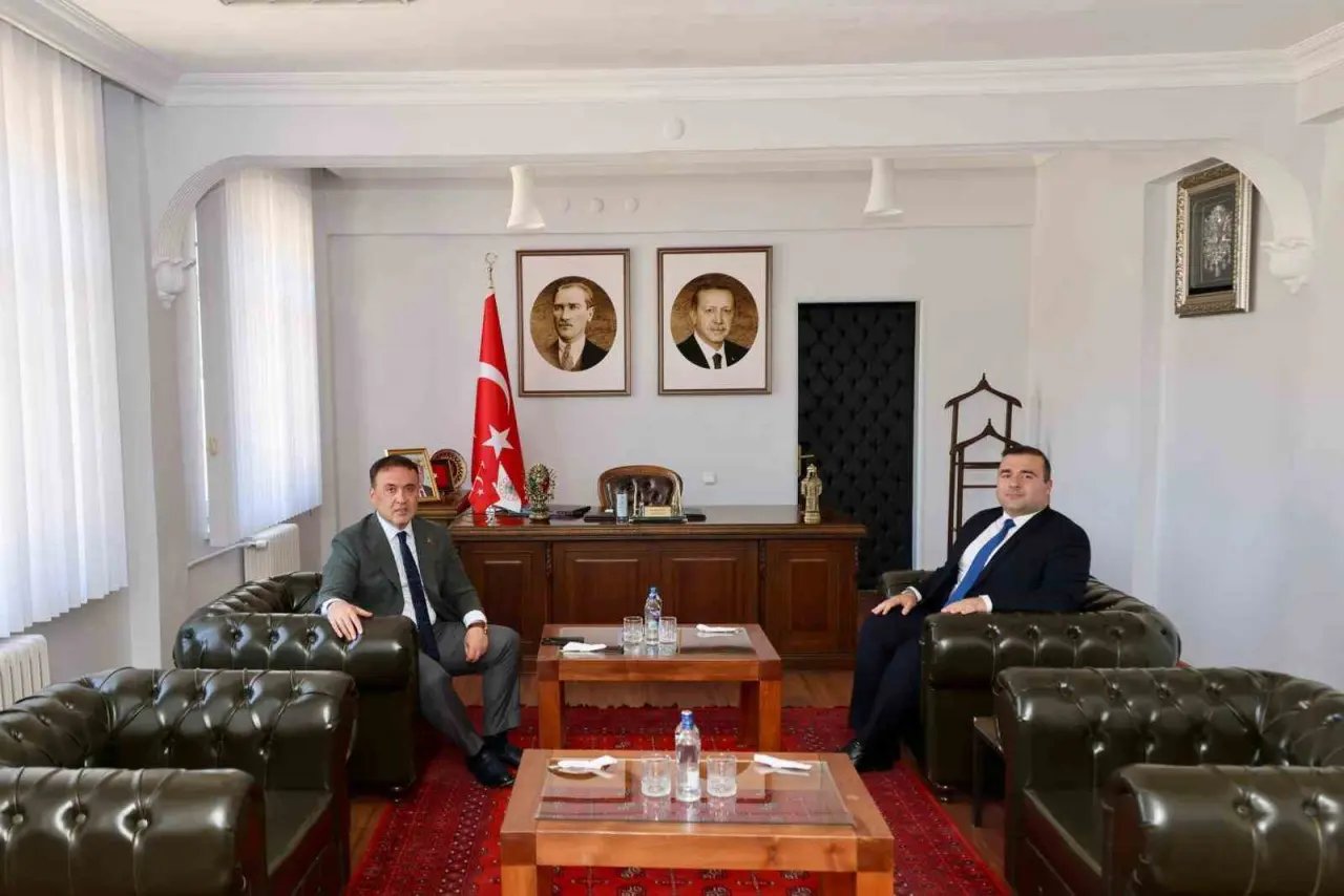 vali-sozer-inhisar-da-kaymakamlik-ve-belediye-ile-is-birligi-mesaji