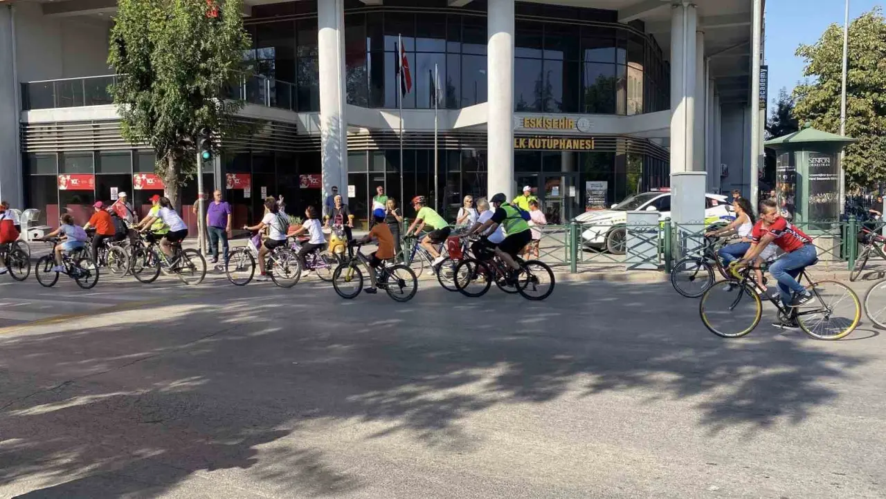 zafer-bayramini-pedal-cevirerek-kutladilar