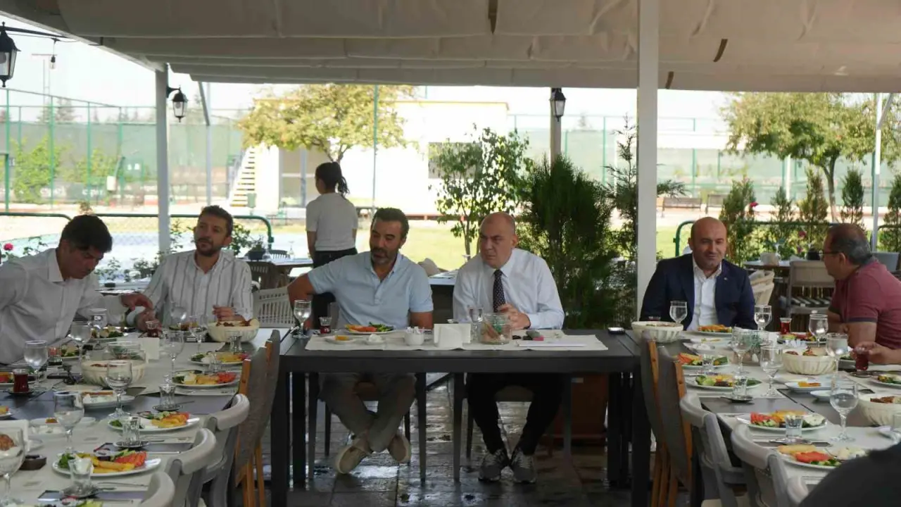 fikir-sofrasi-bulusmalari-tum-hiziyla-devam-ediyor