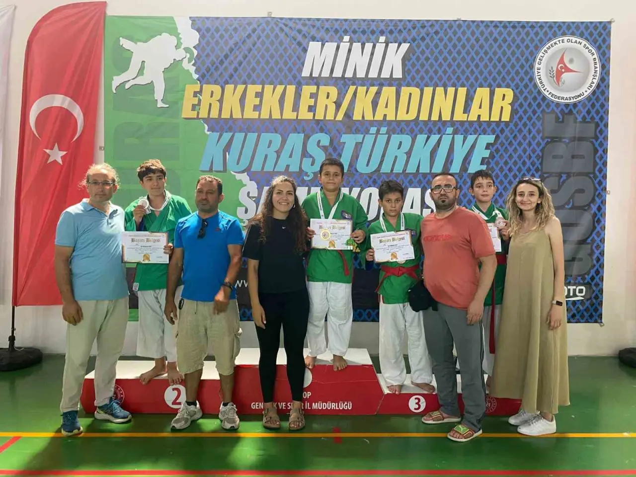 kutahyali-minik-kurascilardan-gururlandiran-basari