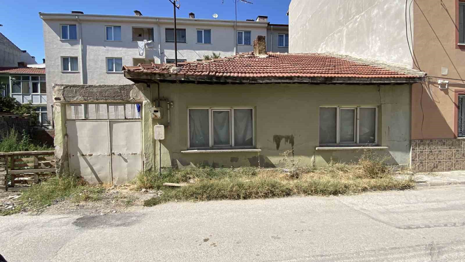 cocuklar-metruk-evde-ceset-buldu