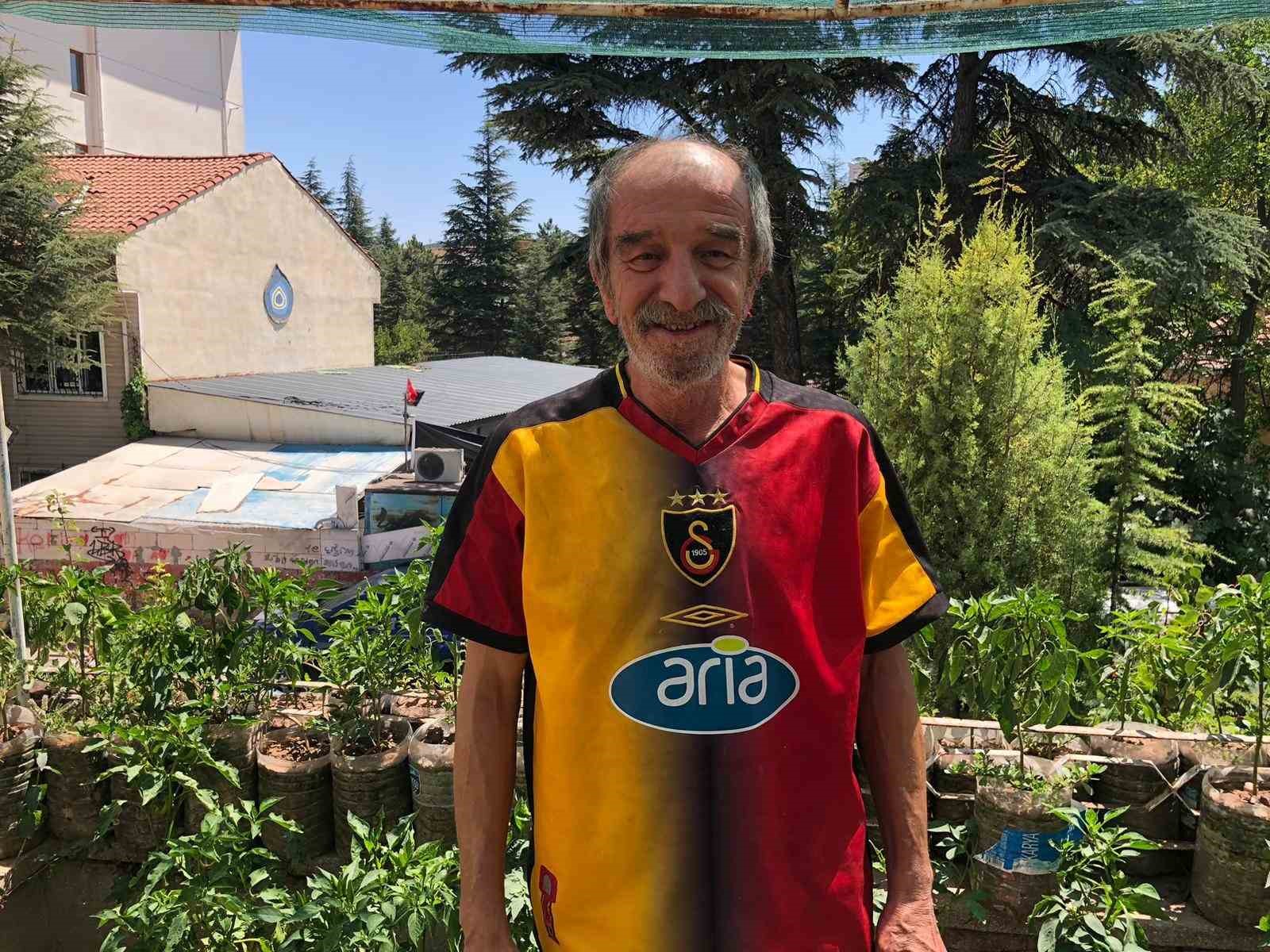 eskisehirli-esnaf-is-yerinin-balkonunu-bahceye-cevirdi
