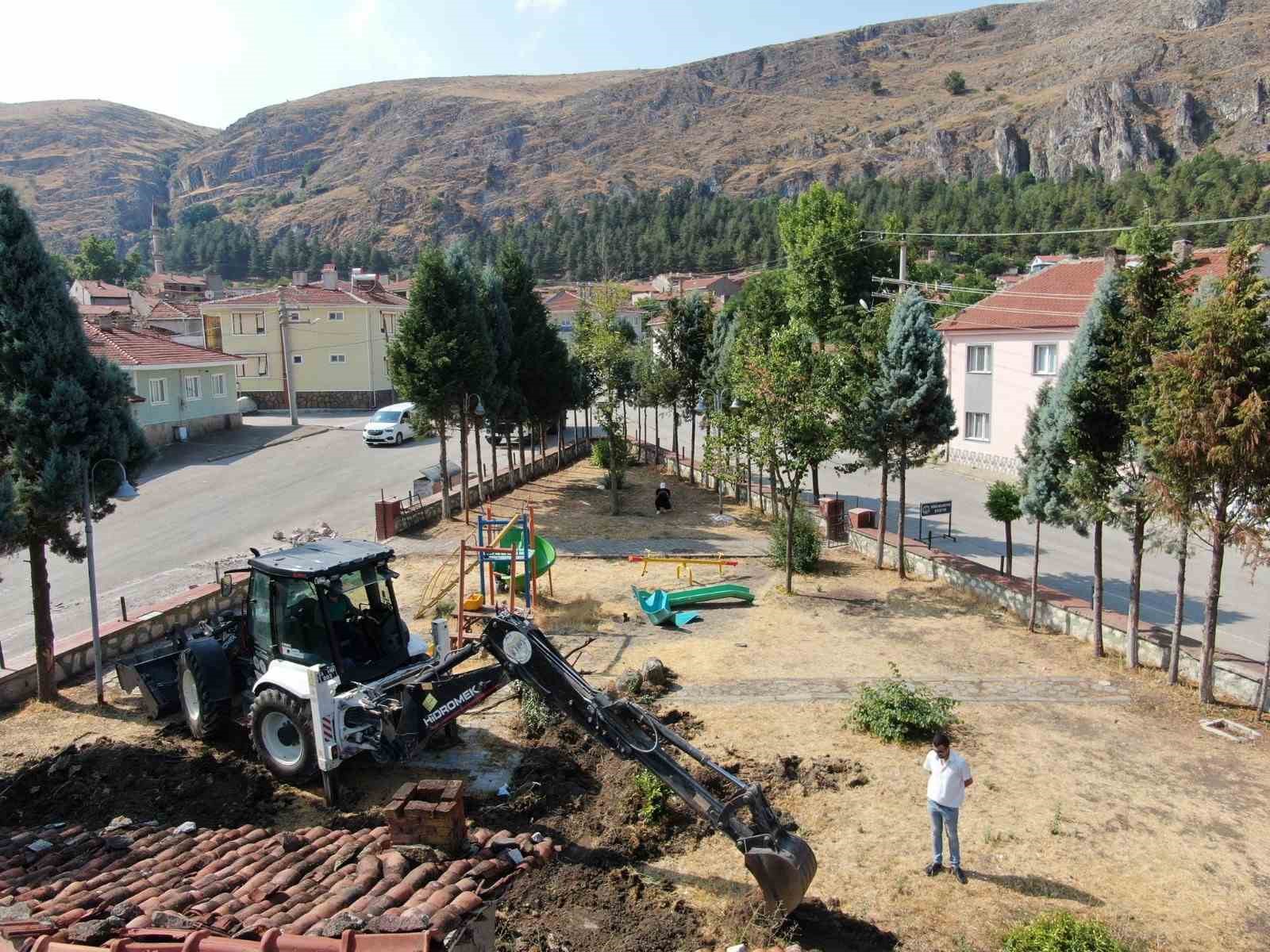 inonu-belediyesi-parklari-yenilemeye-devam-ediyor