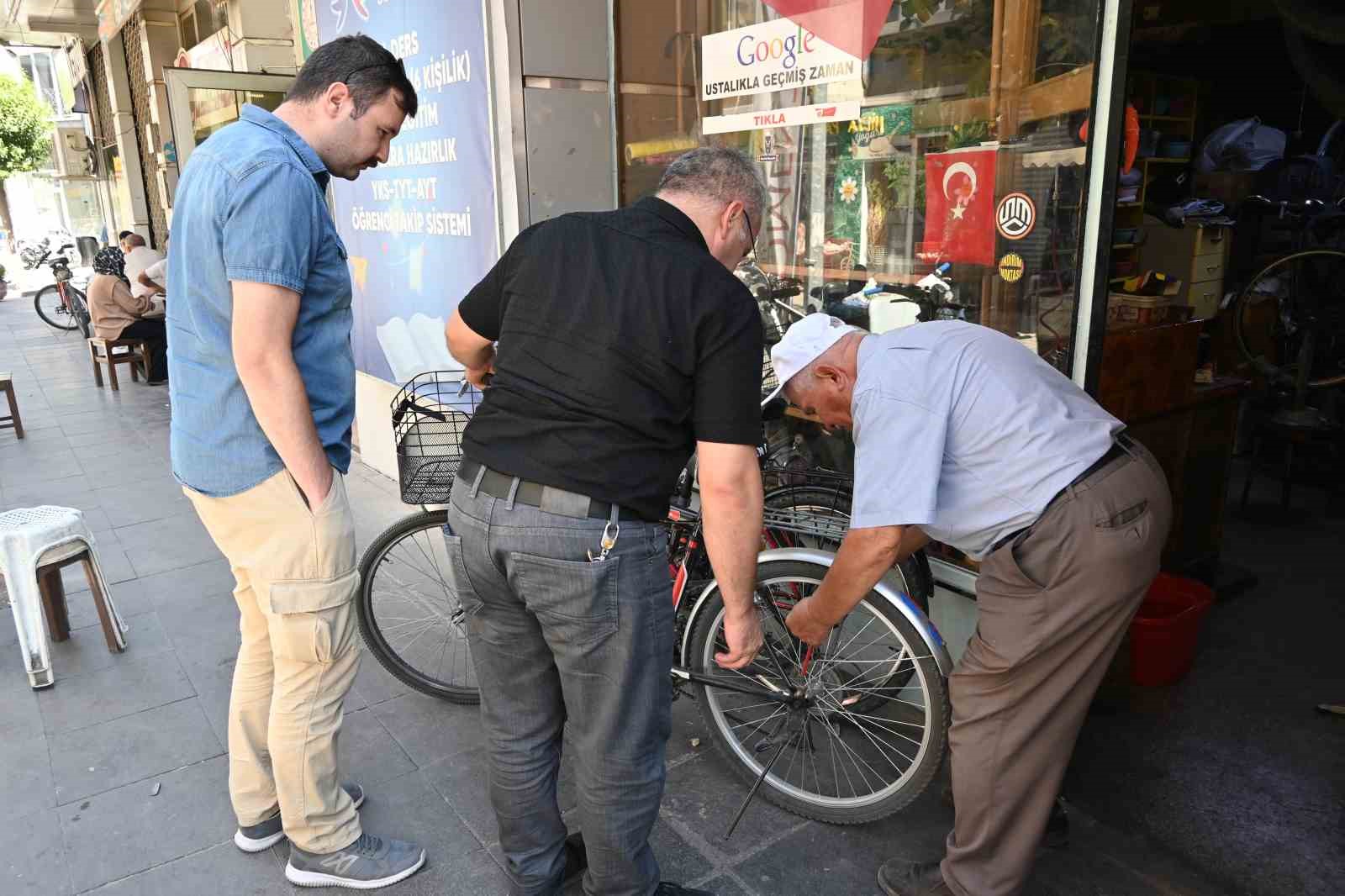 kanser-arkadasi-icin-baktigi-dukkan-yaninca-eskisinden-daha-guzel-hale-getirdi