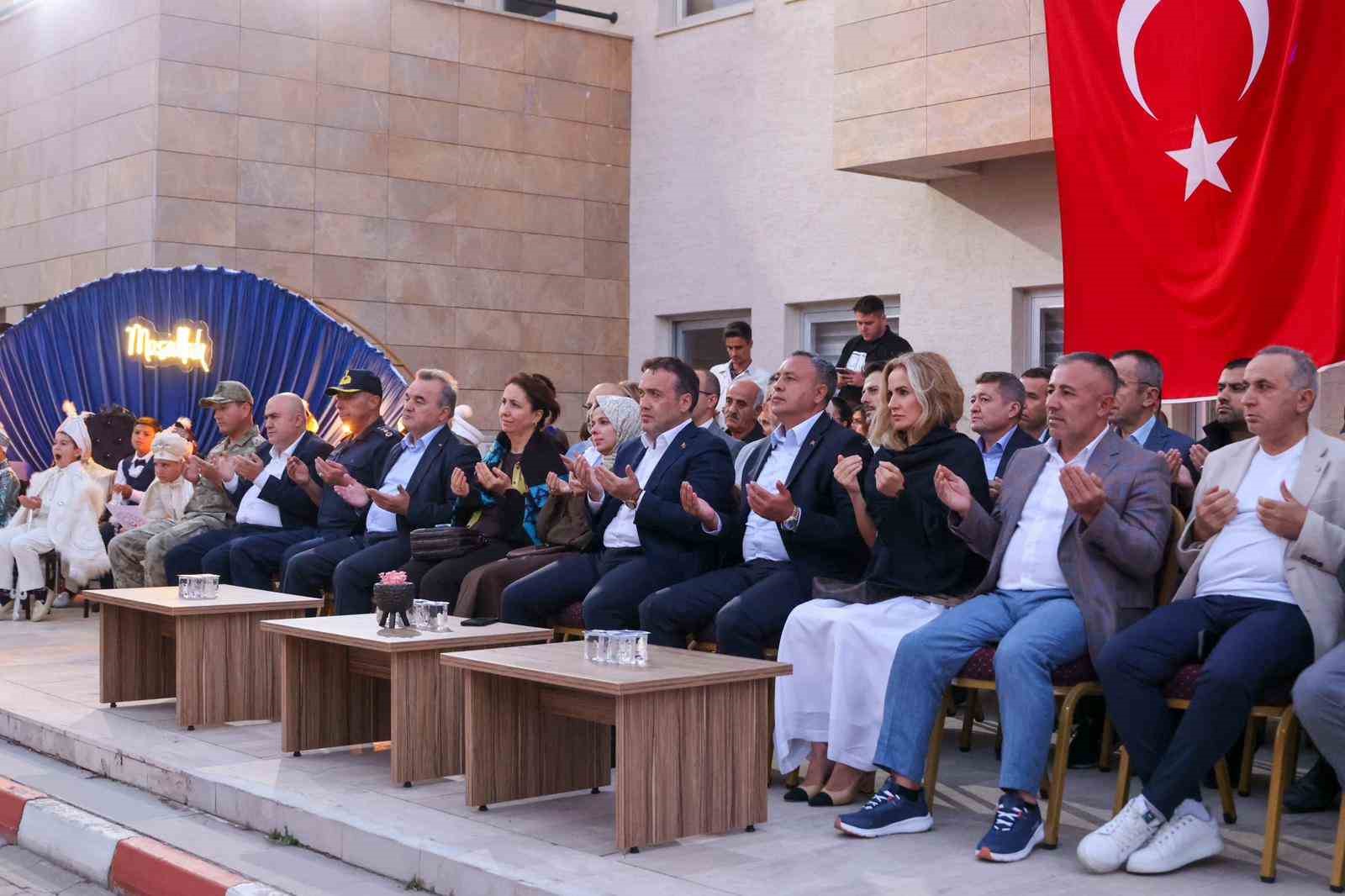 koruma-altindaki-cocuklara-ozel-sunnet-dugunu-renkli-goruntulere-sahne-oldu