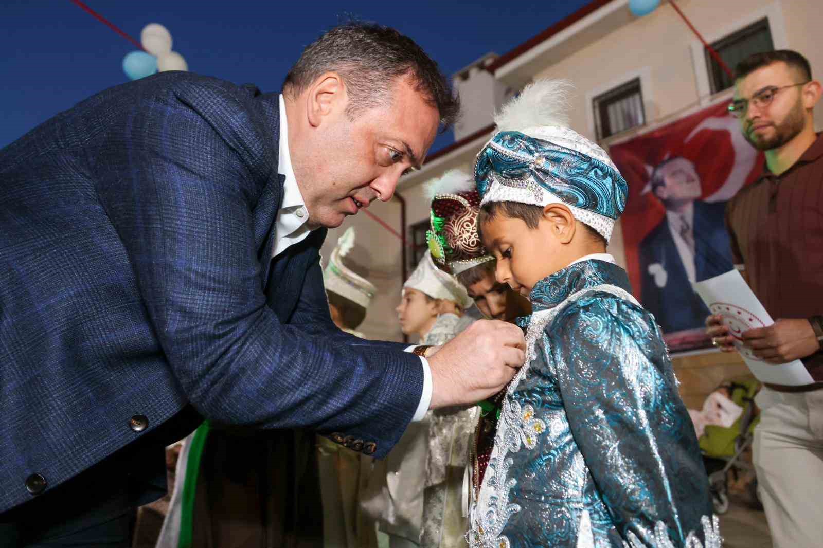 koruma-altindaki-cocuklara-ozel-sunnet-dugunu-renkli-goruntulere-sahne-oldu