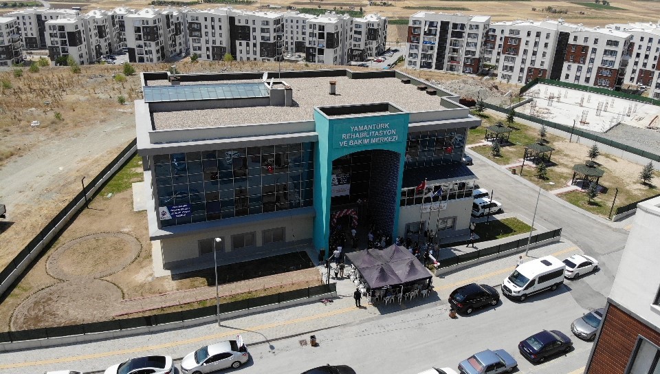 kutahyada-yasli-ve-engelli-gunduz-yasam-merkezi-acildi