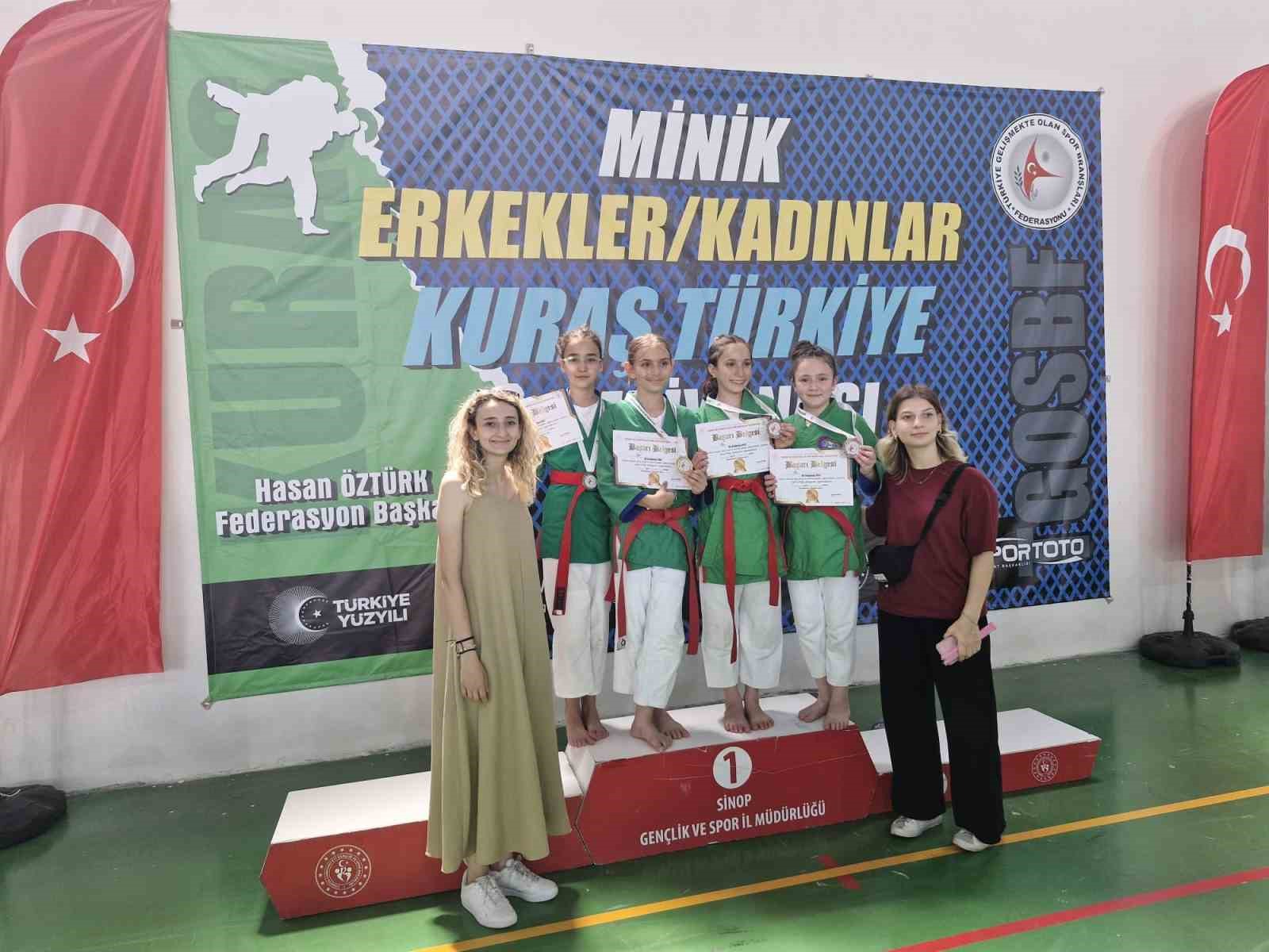 kutahyali-minik-kurascilardan-gururlandiran-basari