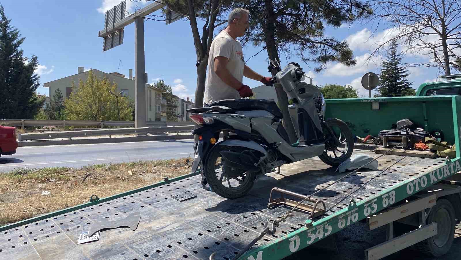 minibus-ile-motosiklet-carpisti-1-yarali