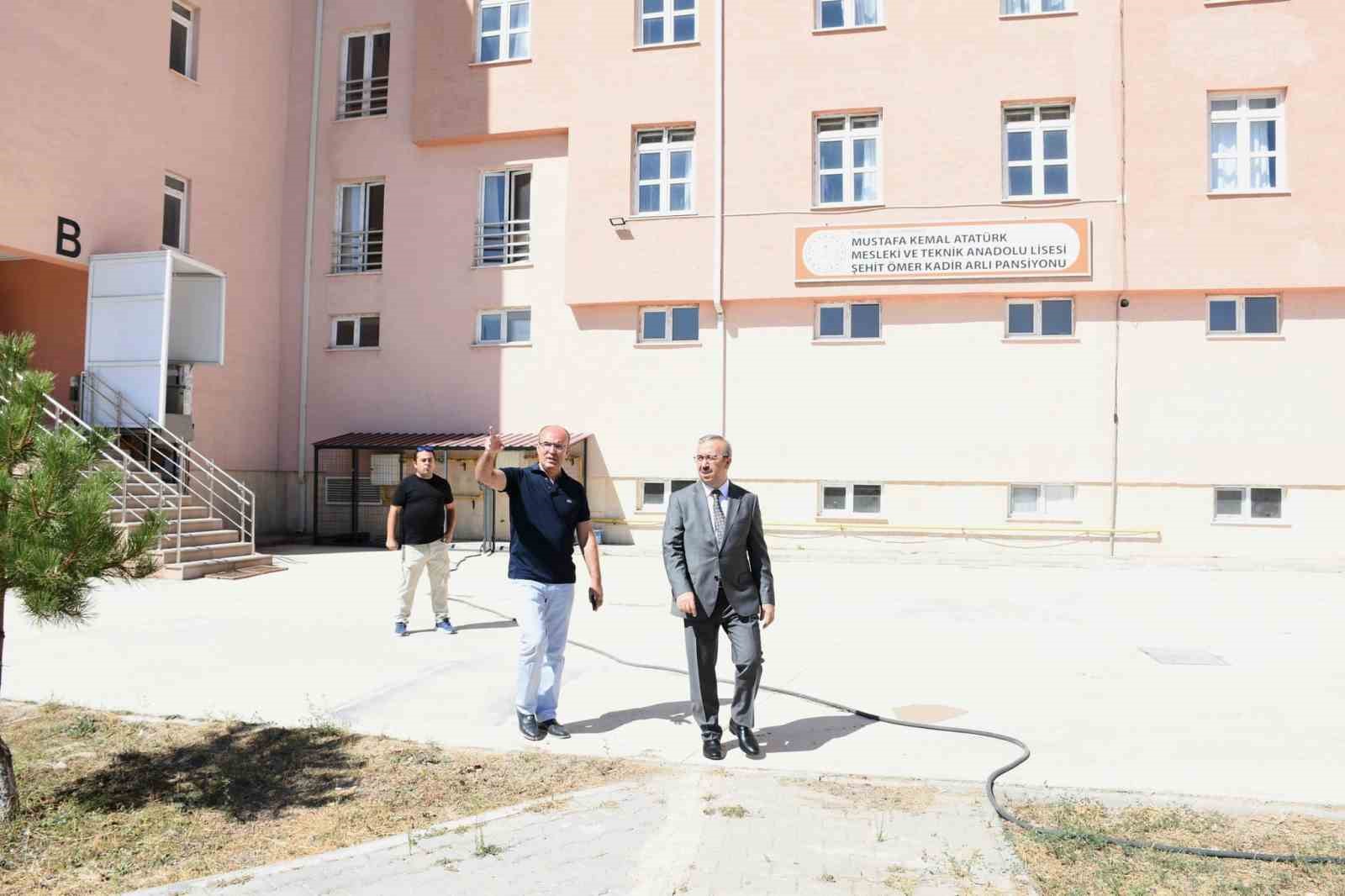 mudur-aydin-yeni-egitim-ogretim-yilina-yonelik-hazirlik-calismalarini-inceledi