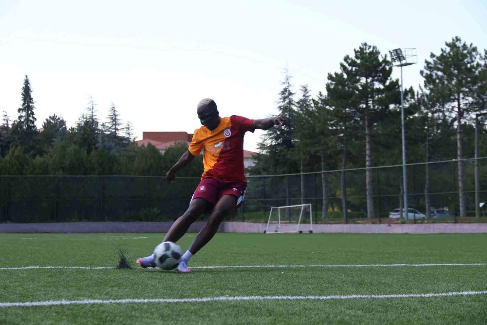 osimheni-eskisehirde-goren-sasiriyor